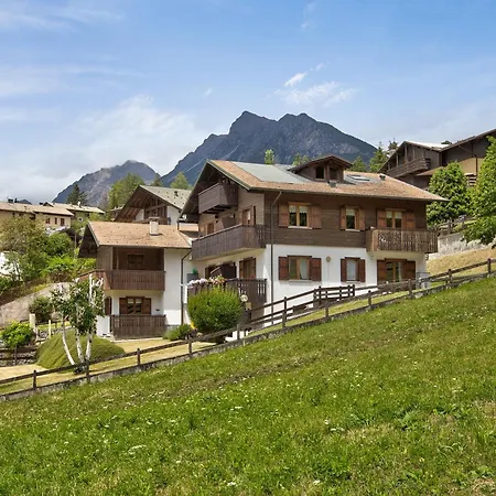 Holly Chalet *