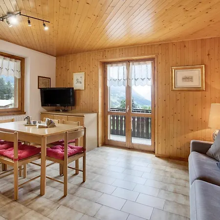 Holly Chalet *