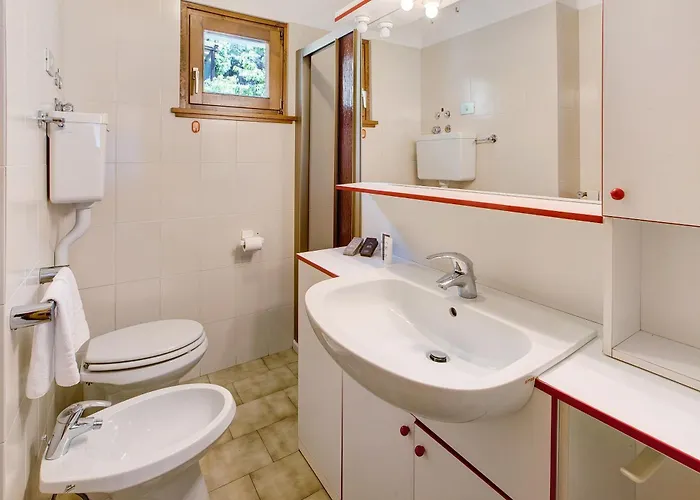 Holly シャレー ボルミオ